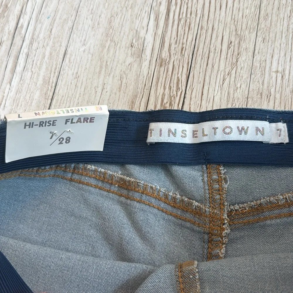NWT Tinseltown Hi Rise Flare Pull On Light Wash Blue Distressed Jeans SIZE 7/28